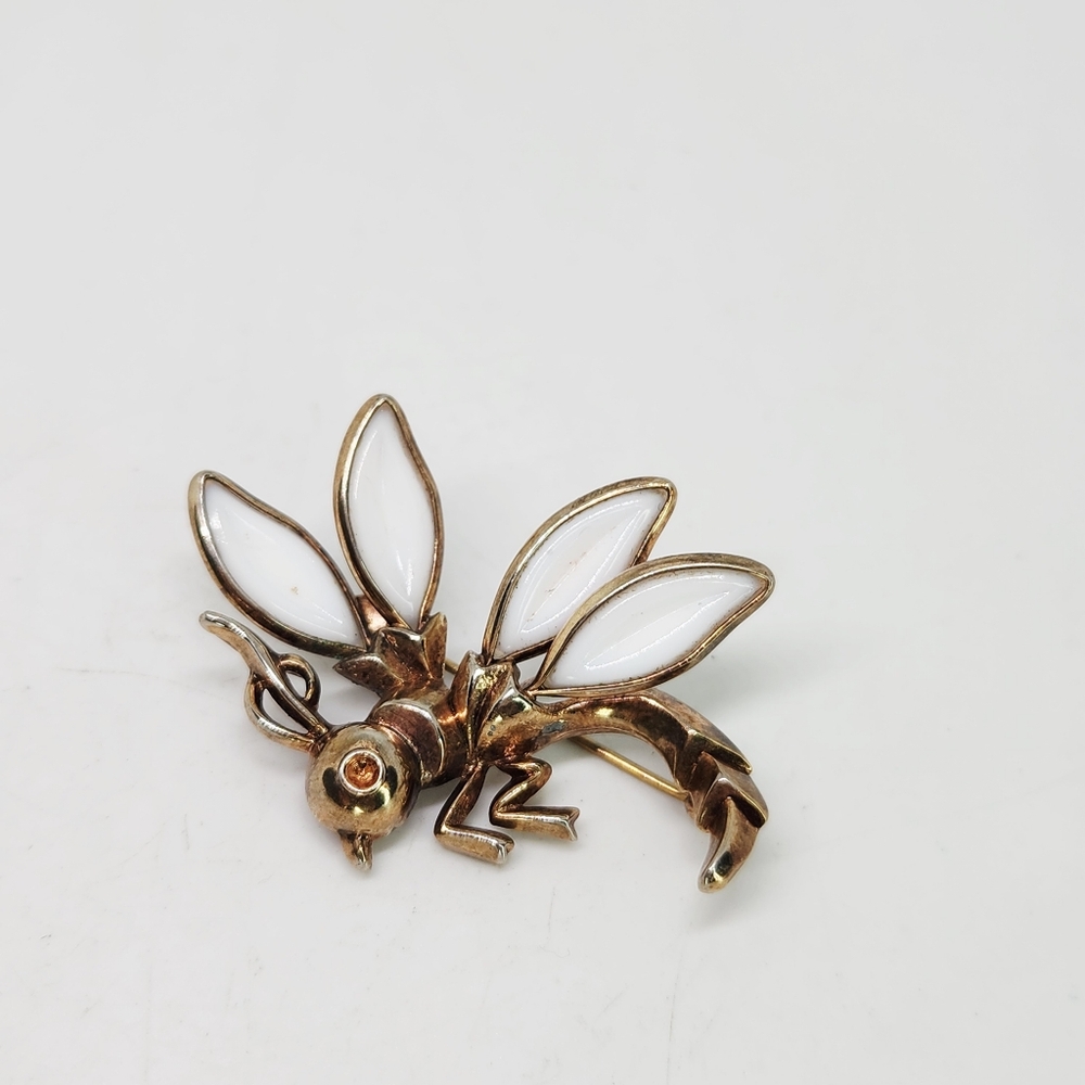 Unsigned Trifari Alfred Philippe Hornet Wasp Brooch White Milk Glass Petalette
